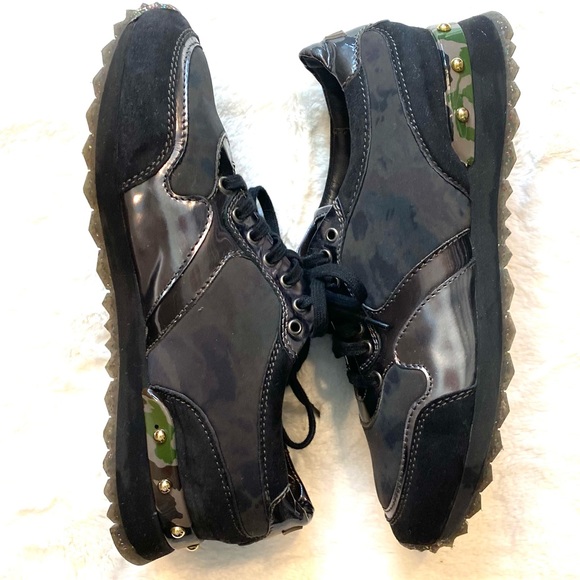 Agl excellent condition Camo sneakers with gold studs - Picture 2 of 9